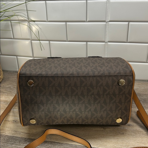 0301 Michael Kors Brown Signature Satchel 253640301 - Picture 3 of 14